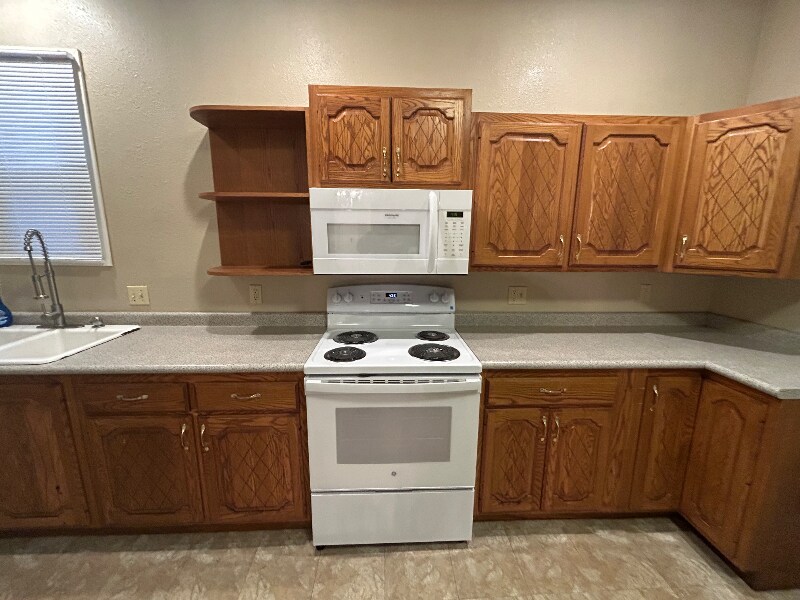 Building Photo - 231 S Prairie Ave