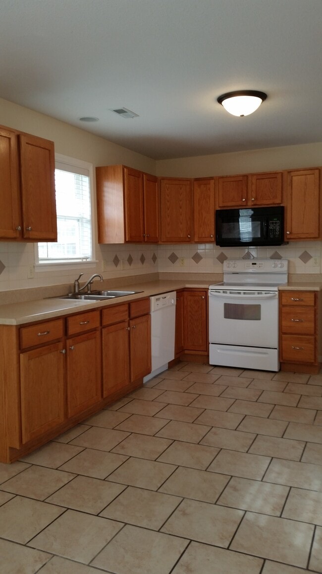 Building Photo - 5002 Hatteras Dr