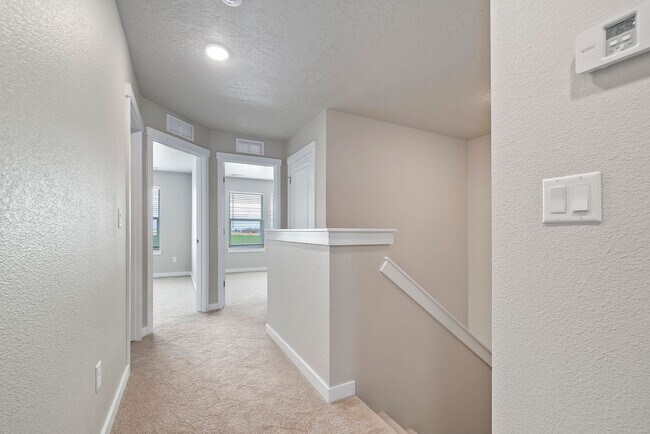 Building Photo - Charming & Modern Townhouse in Meridian!