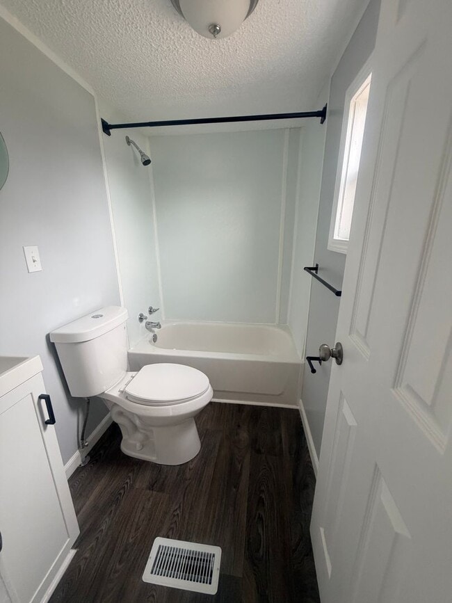 Building Photo - Cypress Break Mobile Home Rental Available Now