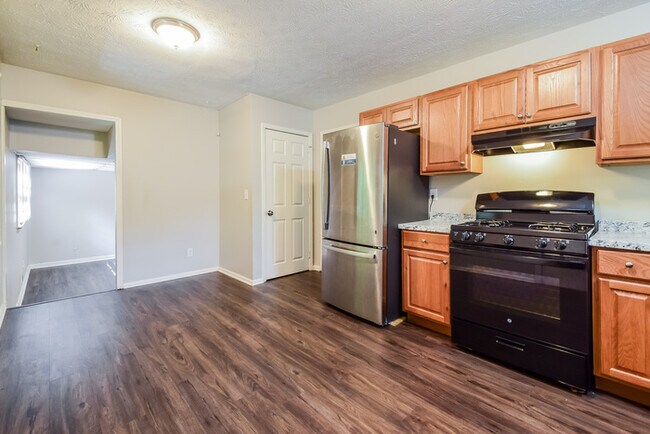 Building Photo - 1821 Pine Creek Dr