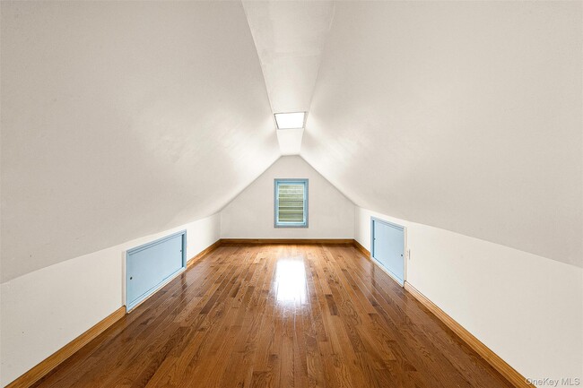 Building Photo - 68-39 Kessel St