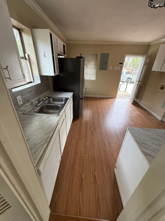 Building Photo - Welcome to this charming Tudor-Styled home in the heart of Fort Worth!