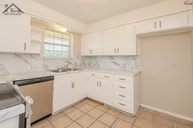 Building Photo - 1118 Crescent Ln