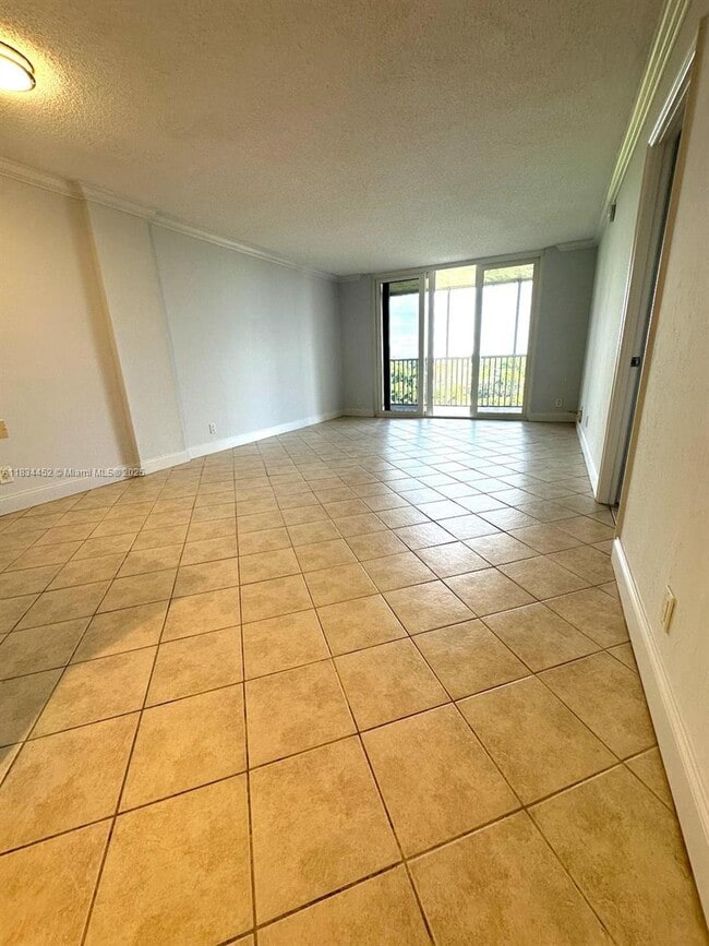 Building Photo - 250 Jacaranda Dr