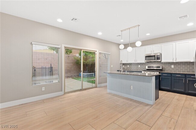 Building Photo - 10589 Cliff Lake St