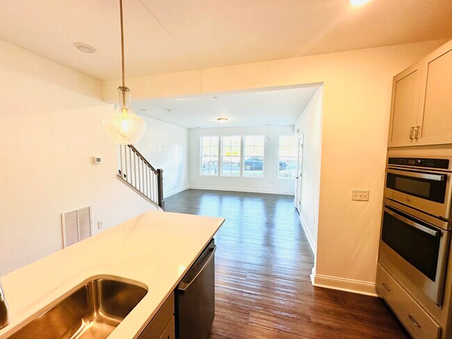 Building Photo - 607 Mkt Grv Dr