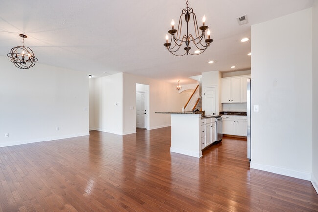 Building Photo - 208 Pointe Oakwood Way