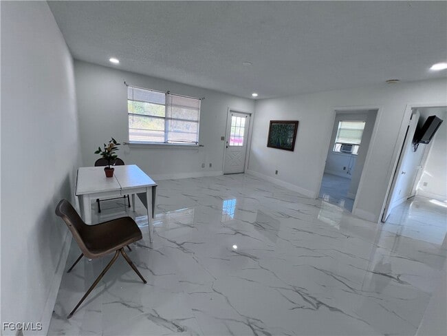 Building Photo - 3921 Fort Denaud Rd