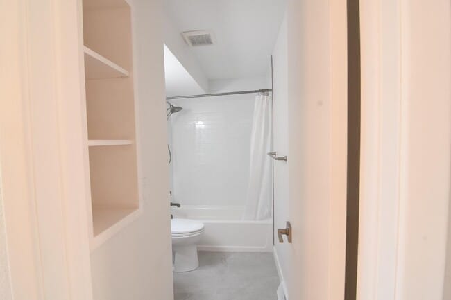 Building Photo - 5004 E Hinsdale Pl