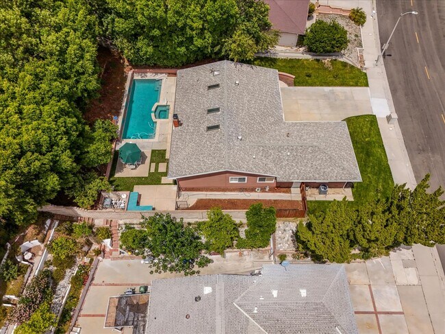 Building Photo - 7365 Pomelo Dr