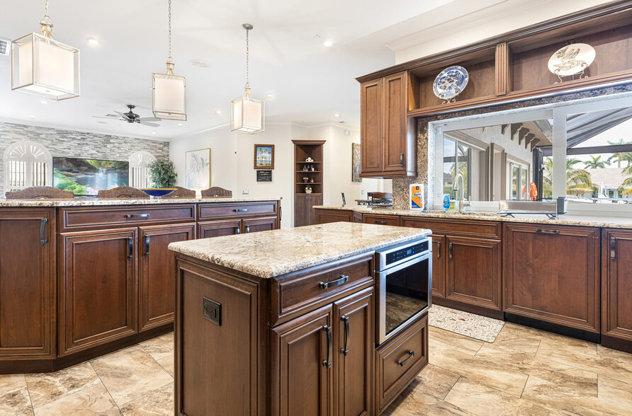 Building Photo - 842 Miramar Ct