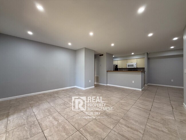 Building Photo - 9481 Highland Oak Dr