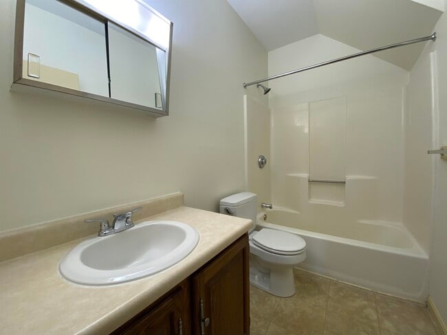 Building Photo - 521 Pine St