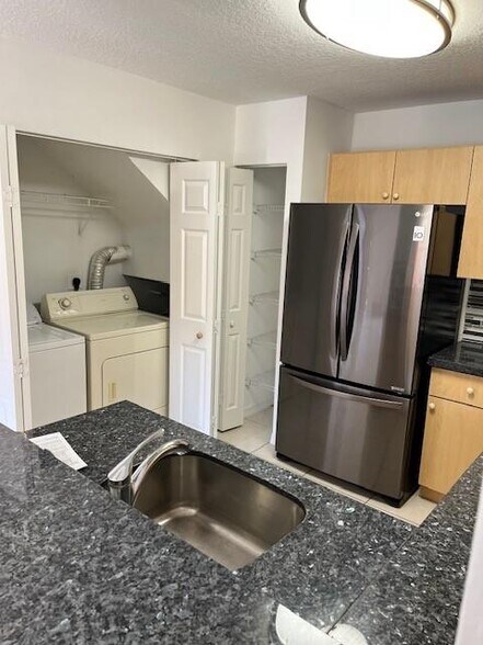 Building Photo - 2308 Anchor Ct