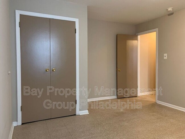 Building Photo - 3035 Frankford Ave