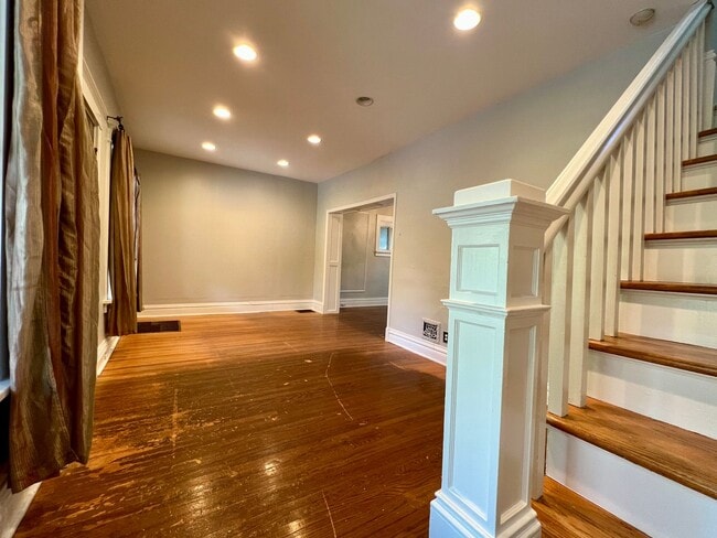 Building Photo - 6114 Columbia Ave