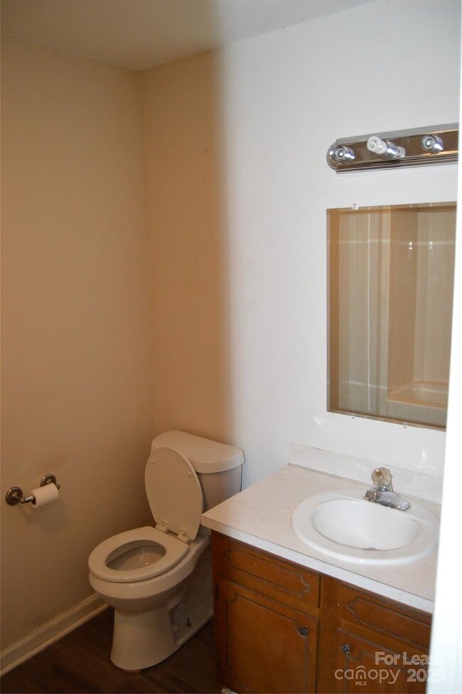 Building Photo - 309 Vance St