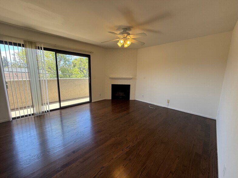 Main bedroom room with baloney - 10330 Riverside Dr