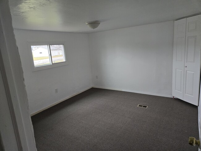 Building Photo - 112 N Maple St