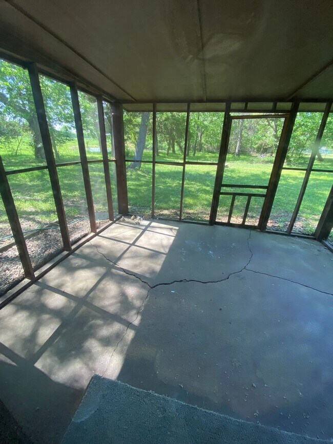 Building Photo - Country Living! Cute 2 bedroom 1 bath home...