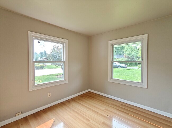Building Photo - 75 Mainbridge Ln