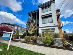 Building Photo - Fantastic 2 Bed 1 Bath - N. Portland - Arb...