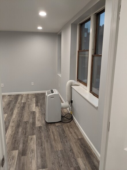 Family Room - Comes with A/C - 310 Semple St