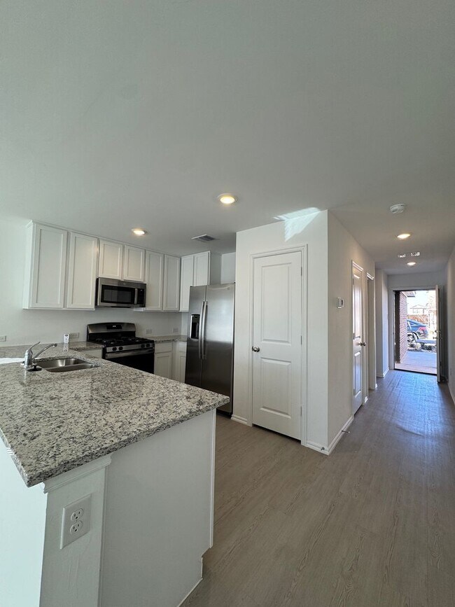 Building Photo - Brand New Home + Edmond Schools + All Applicances