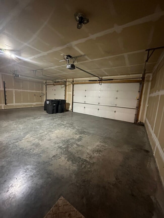 Building Photo - 4 Bedroom, 3 1/2 Bathroom House in Josephine Crossing Subdivision