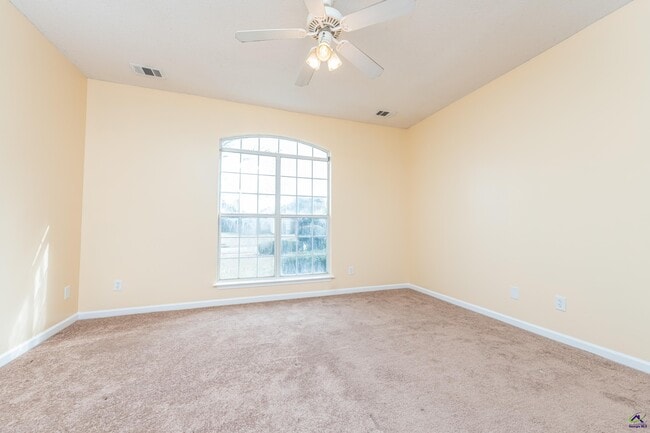 Building Photo - 100 Oldfield Ct