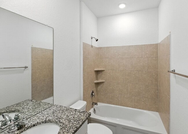 Building Photo - Beautiful 4 Bed, 3 Bath Home - Spacious & ...
