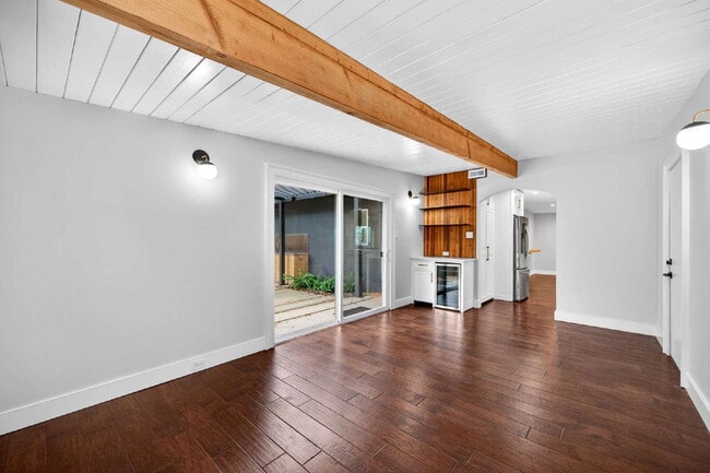 Building Photo - Not your average Davis rental.