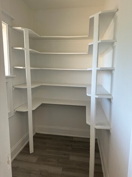 Building Photo - 4425 N Paulina St