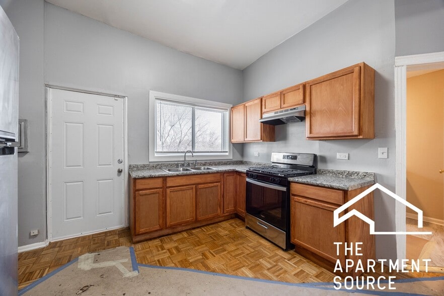 Building Photo - 1877 N Milwaukee Ave