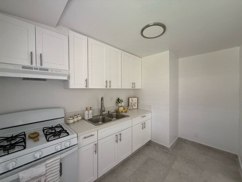 Building Photo - 10408 Edison Way