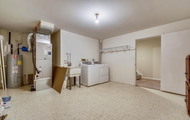 Building Photo - Fabulous 3BR/3.5BA Potomac Townhome, in In...