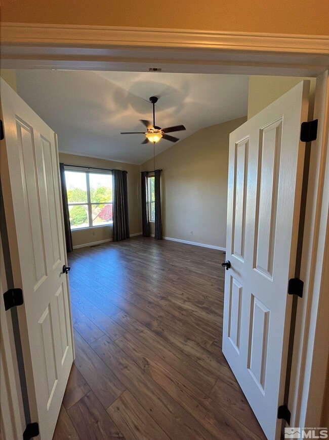 Building Photo - 4875 Crestside Dr