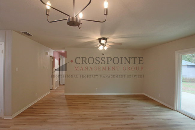 Building Photo - Remodeled 3-Bedroom, 1.5-Bath Retreat in North East Tyler!