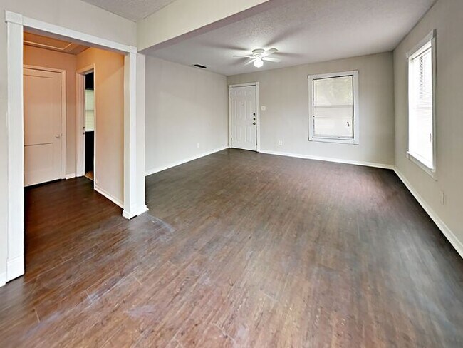 Building Photo - $1000 OFF 1st Month*. No App Fee