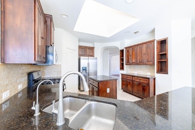 Building Photo - 4 Bedroom 2 Bathroom Ready to rent April 1st, 2026