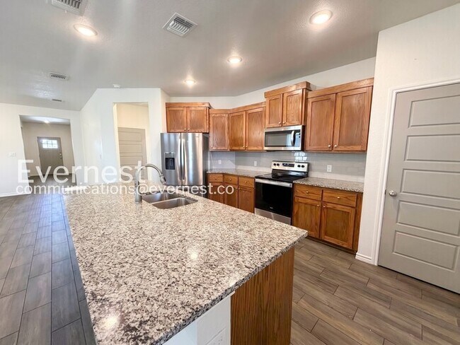 Building Photo - 2212 Hornbeam St