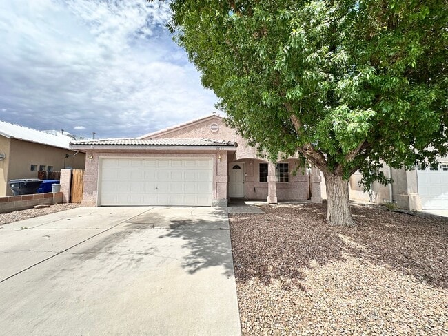 Building Photo - 3 Bedroom 2 Bathroom 2 Car Garage
