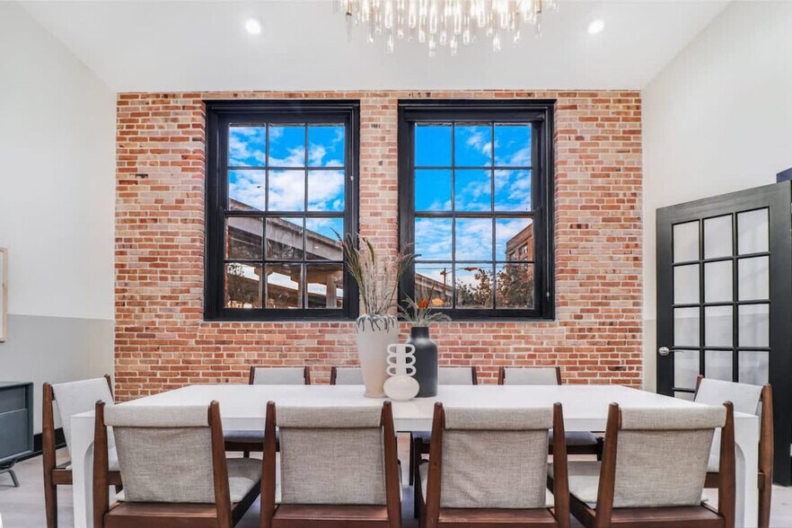 Building Photo - 1148 S Peters St