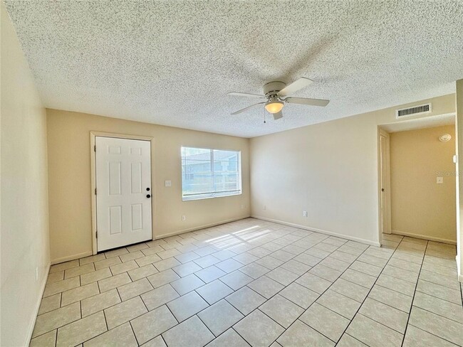 Building Photo - 2540 Elm Ave