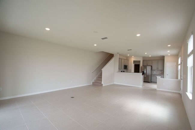 Building Photo - 3936 Plainview Dr