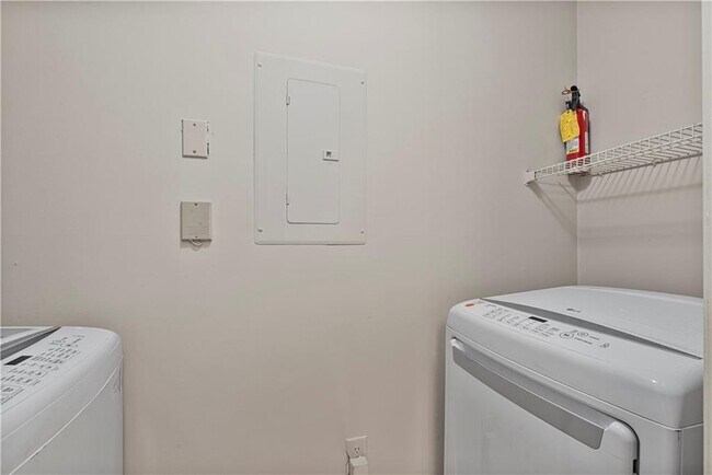 Building Photo - 619 Granville Ct