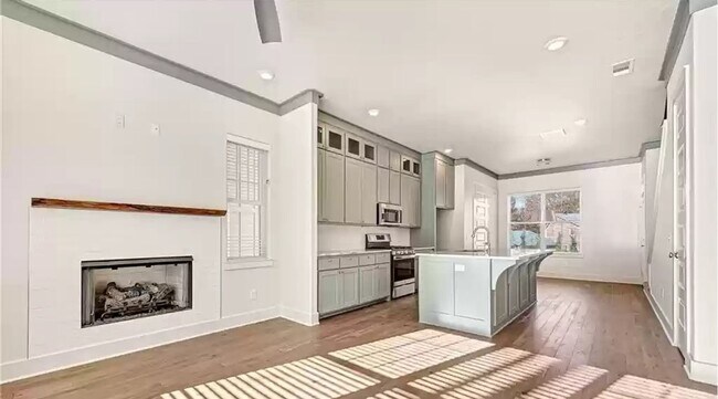 Building Photo - New construction in the heart of East Fayetteville!