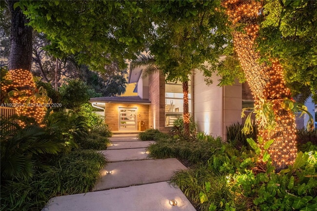 Building Photo - 79 Shore Dr W