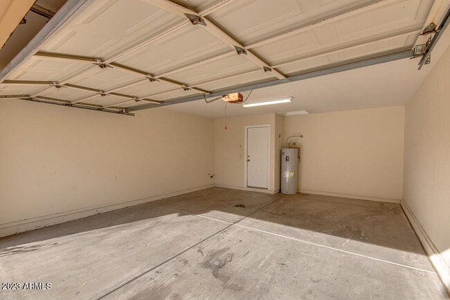 Building Photo - 9526 E Wood Dr